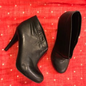 Aldo Black Leather Bootie 38